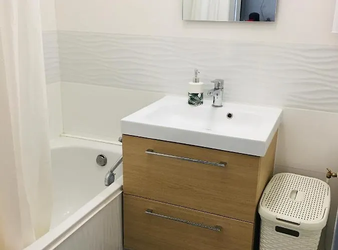 Lejlighed Cosy Et Moderne Au Couchant Situe 150m De La -avec Parking Gratuit Prive - 25m2 - Climatise - Balcon - Wifi Gratuit La Grande-Motte