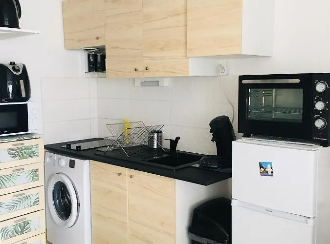 Cosy Et Moderne Au Couchant Situe 150m De La -avec Parking Gratuit Prive - 25m2 - Climatise - Balcon - Wifi Gratuit Lejlighed *
